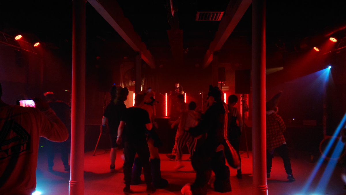 📣 Sachsen Furdance 2025!
Am 5. Juli 2025 feiern wir wieder im Club Puschkin, Dresden – mit euch, guter Musik und All-you-can-eat-and-drink!

Die Reg startet am Sonntag, 20.04. um 20:00 Uhr!
Also markiert euch den Termin und seid schnell!

Alle Infos:
sachsenfurs.de/de/sfd