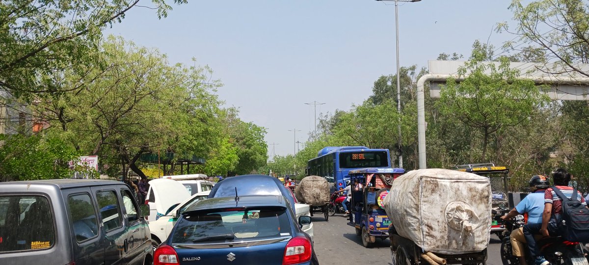 <a href="/KoyalEnclave/">Koyal Enclave Ghaziabad</a> <a href="/CMRekhaGupta/">Rekha Gupta</a> <a href="/dhingan_e/">Veer Singh Dhingan</a> <a href="/CPCB_OFFICIAL/">Central Pollution Control Board</a> <a href="/dtptraffic/">Delhi Traffic Police</a> <a href="/MCD_Delhi/">Municipal Corporation of Delhi</a> <a href="/SwachhBharatGov/">Swachh Bharat Urban</a> <a href="/SwachhDLAbhiyan/">SwachhDelhi</a> कृप्या आनंद ग्राम तिराहे की लाल बत्ती से डीएलएफ तिराहे होकर सीमापुरी गोल चक्कर तक रोङ पर जगह-जगह अतिक्रमण, कचरा, अवैध पार्किंग और यातायात नियमों की अनदेखी पर दिल्ली यातायात पुलिस और दिल्ली सरकार के लोक निर्माण विभाग को शिकायत करने पर भी कोई संज्ञान नहीं लिया गया हैं। अतः संज्ञान
