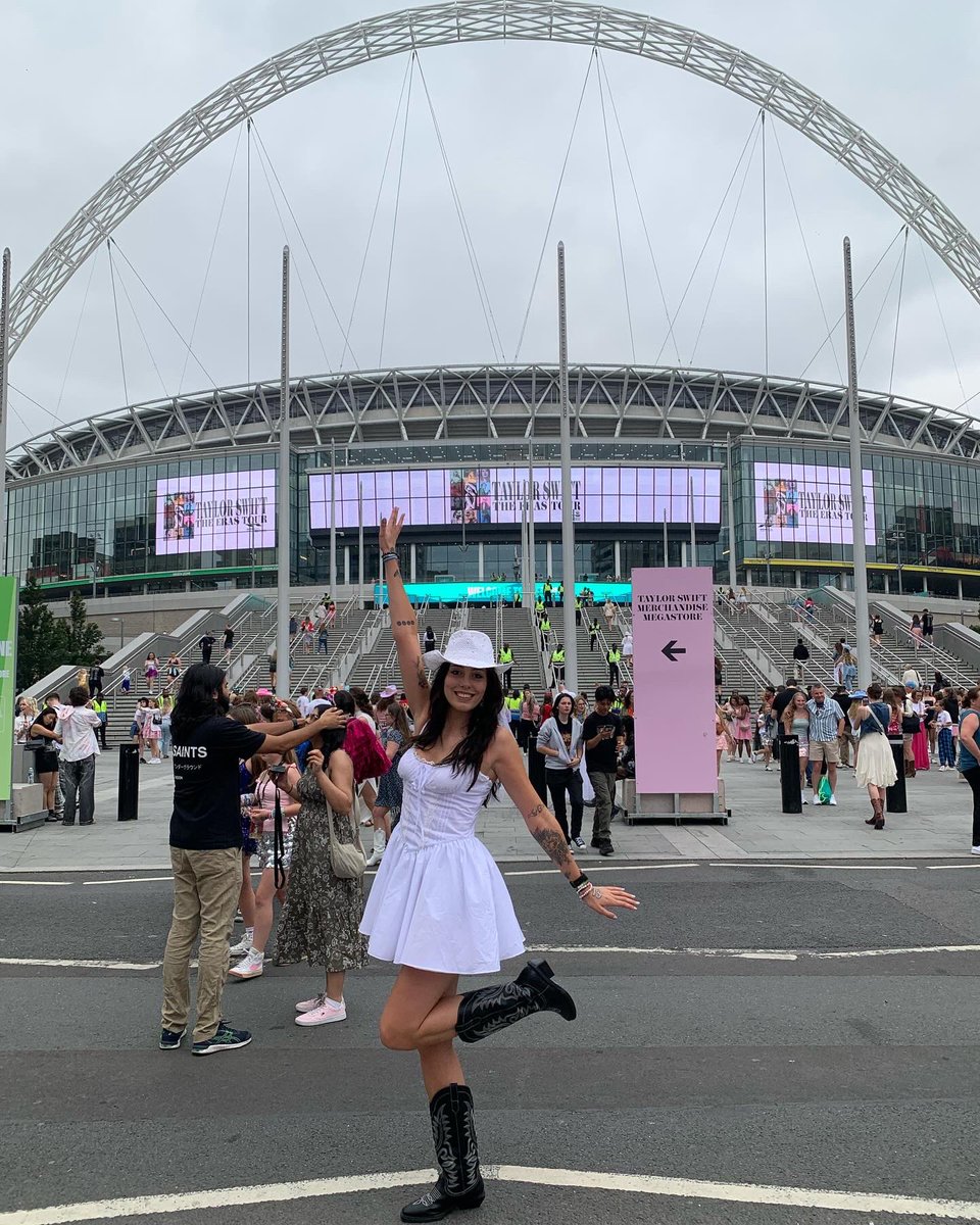 leahsonja's tweet photo. @tayslondongirl I found and wore a very similar dress from ASOS to see Taylor at Wembley ❤️✨ https://t.co/HVC6hRSgnR