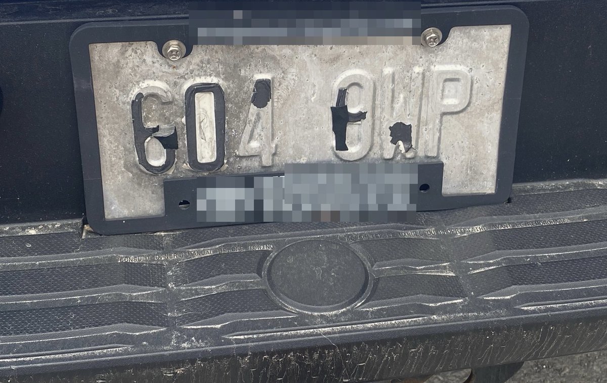 The driver of this vehicle was originally stopped by a Uniform Patrol member for speeding when they noticed something off with the licence plate. Not only was it badly faded, but electrical tape was placed over both the numbers 6 and 9 to look like an 8.
1/4