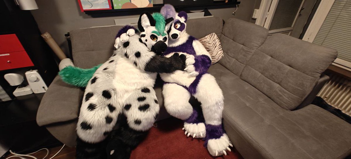 This Fursuit Friday, I cuddle up with <a href="/DeikuPanda/">Deiku Panda</a> 🌮

#FursuitFriday #Furry #Fursuit #Panda #Hyena #FurryFandom #fursuiter

📸 <a href="/Revernance/">Tigerfang</a> 
🧵 <a href="/TheKarelia/">TheKareliaFursuits 🔜 Furnavia + Scotiacon + NFC</a>