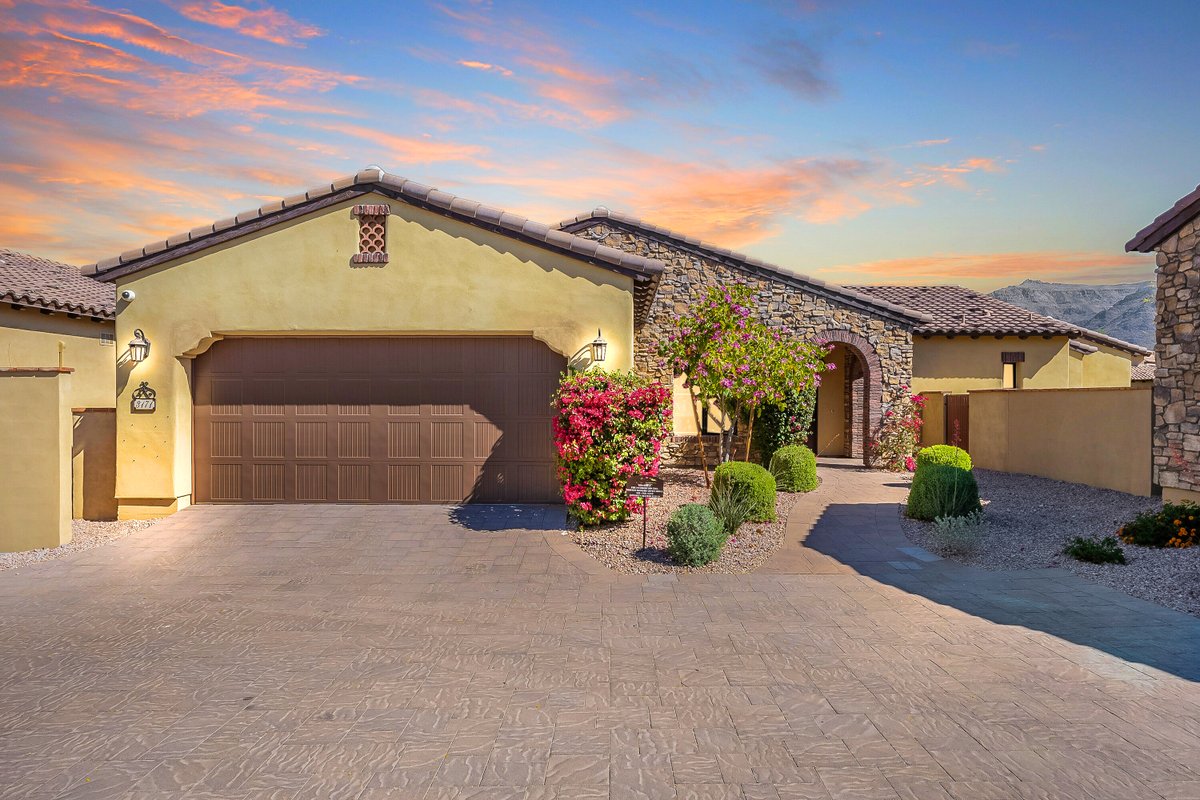 RebeccaHidalgo's tweet photo. 🐰🌷Hop on Over This Easter Weekend!🌷🐰 We’re excited to announce our brand-new listing, and there’s no better time to come see it than this Easter weekend! Whether you’re hunting for your dream home or just curious, this stunning property is ready to impress. 3171 S HAWTHORN CT https://t.co/3NcPpwGhtb