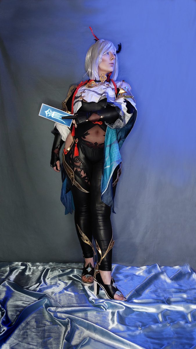 even though I'm not quite into Genshin Impact anymore - I still got a few cosplay that I've never shown
decided to take a few pics with shenhe today
#GenshinImpact
