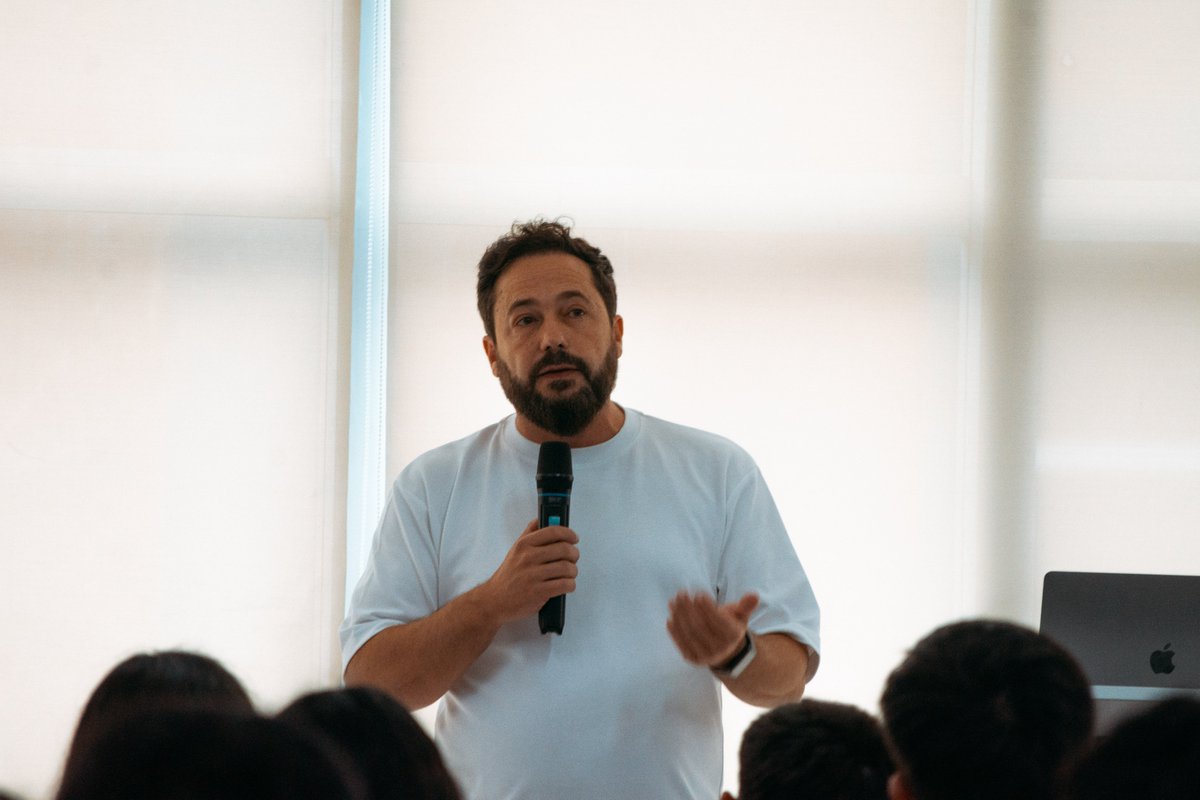sergiobelart's tweet photo. Gracias @EstebanWiens , @juanbelart , @SergioHornung , @LautaroBelart por impartir enseñanzas que tanto edifican y bendicen la vida de los chicos. ¡Qué bueno es ver cómo Dios levanta una generación con propósito! 🙌🏻🔥 @congresojovenes 

#CongresoDeJóvenes #LiderazgoJuvenil https://t.co/mZGk1vDQtd