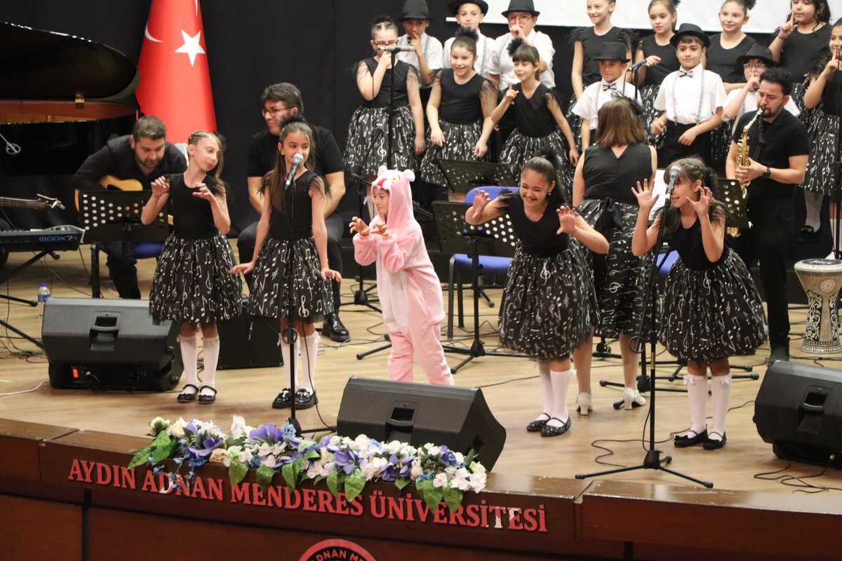 msakademi09's tweet photo. Aydın Efeler İlçe Milli Eğitim Müdürlüğü Müzik ve Sanat Akademisi, geleneksel hale gelen Sanat Festivali kapsamında düzenlediği konser gecesiyle sanatseverlere unutulmaz bir müzik şöleni sundu. https://t.co/1u2KoVGq0Y