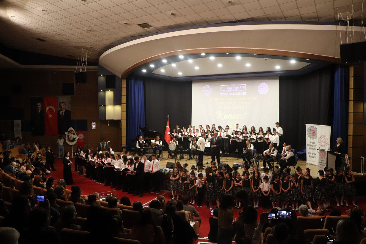 msakademi09's tweet photo. Aydın Efeler İlçe Milli Eğitim Müdürlüğü Müzik ve Sanat Akademisi, geleneksel hale gelen Sanat Festivali kapsamında düzenlediği konser gecesiyle sanatseverlere unutulmaz bir müzik şöleni sundu. https://t.co/1u2KoVGq0Y