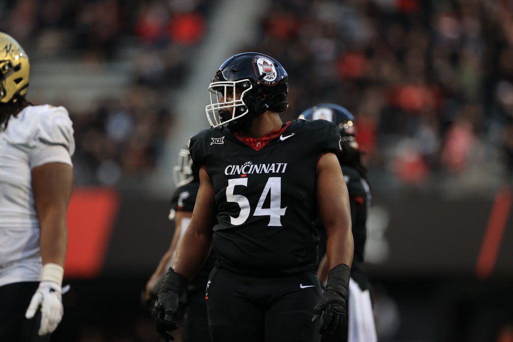 Aaron Wilson (@aaronwilson_nfl) on Twitter photo Cincinnati <a href="/GoBearcatsFB/">Cincinnati Football</a> guard Dartanyan Tinsley (6-4, 320, two-year starter, transfer from Kentucky Christian) interviewed with #Jaguars, previously private workout #Saints, visit #Bengals (local prospect day), interviews #Colts, #Falcons several others Cincinnati <a href="/GoBearcatsFB/">Cincinnati Football</a> guard Dartanyan Tinsley (6-4, 320, two-year starter, transfer from Kentucky Christian) interviewed with #Jaguars, previously private workout #Saints, visit #Bengals (local prospect day), interviews #Colts, #Falcons several others