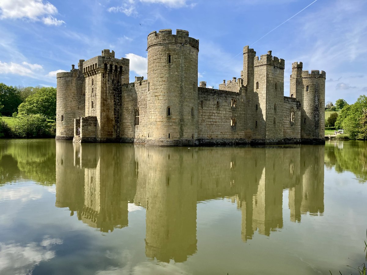 TulipHeather's tweet image. #HistoricalLandmarks
#DailyPictureTheme
The 14c moated Bodiam Castle, East Sussex.