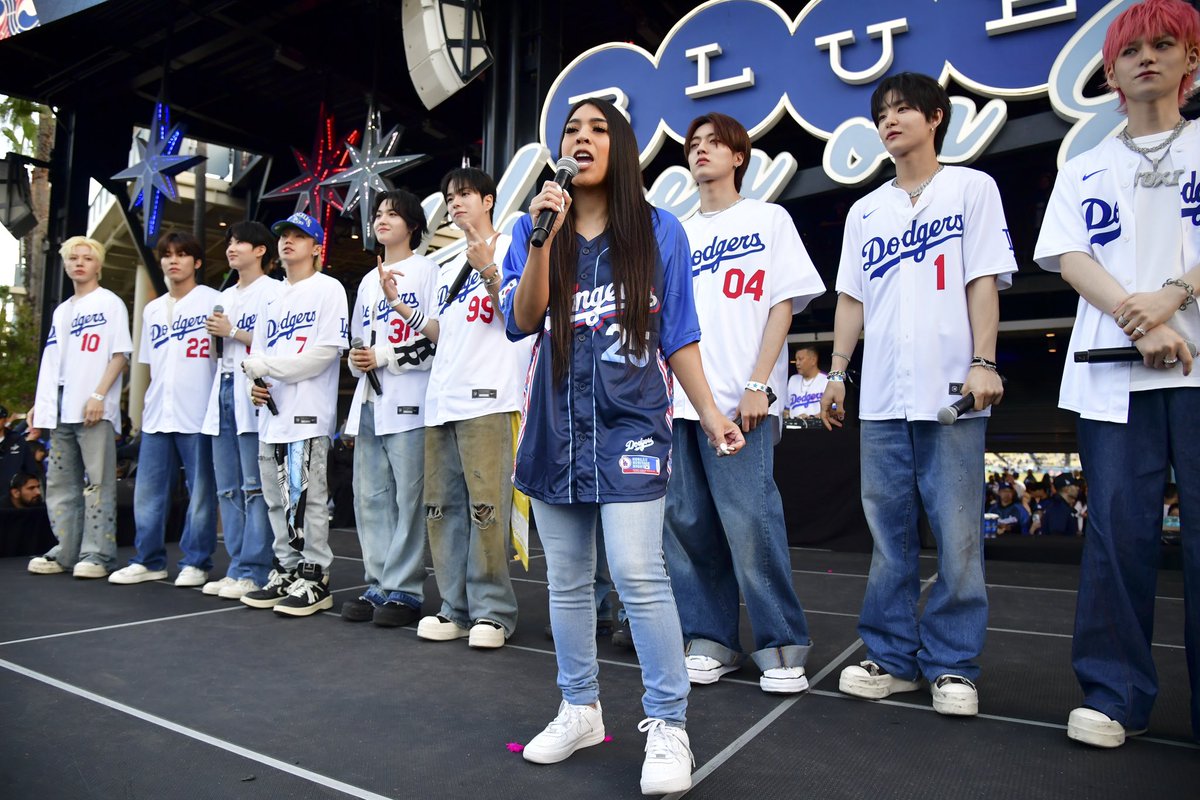 jen_deleon's tweet photo. Introducing @yg_treasure_jp at Dodger Stadium Korean Heritage Night 🇰🇷 https://t.co/tVj2WbMYkt