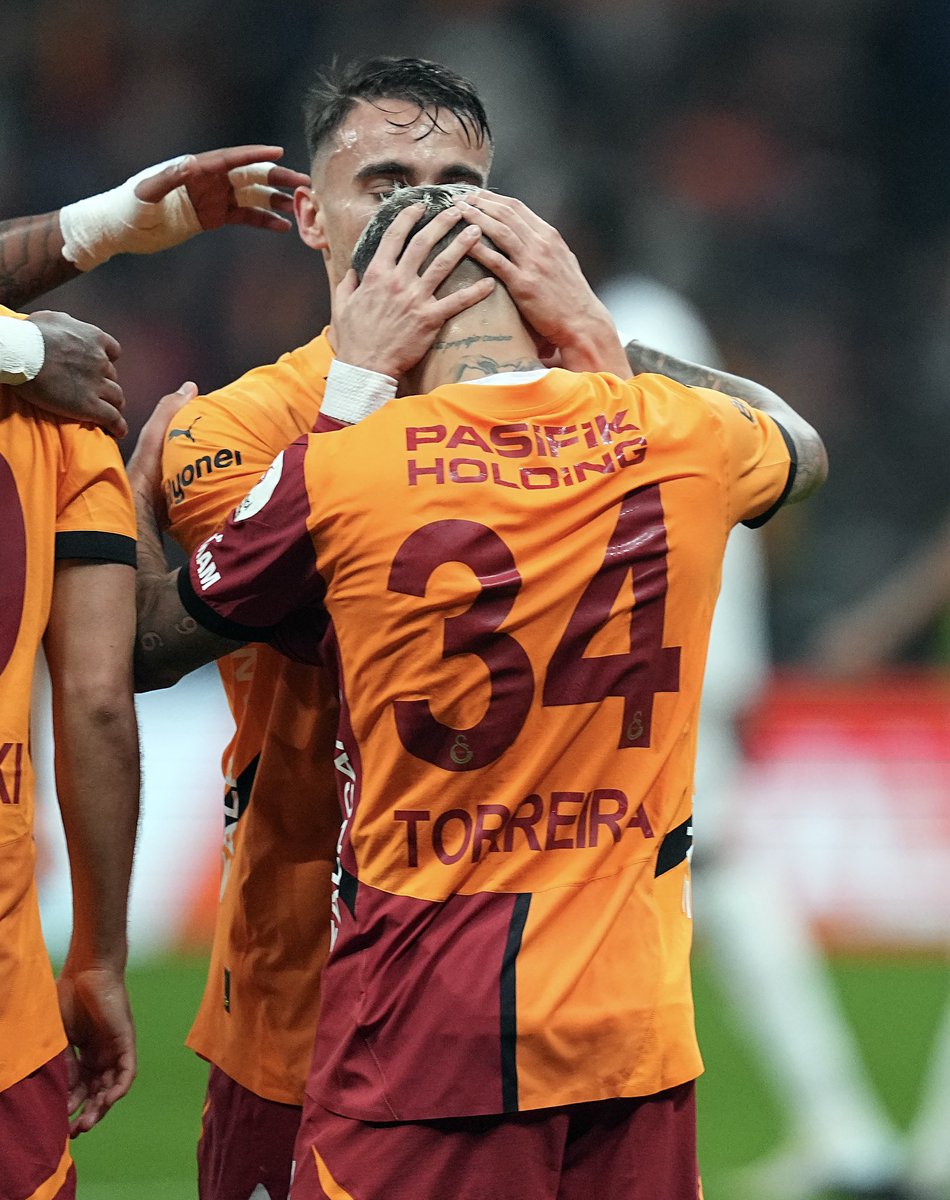 LTorreira34's tweet photo. Un paso más cerca de nuestros objetivos.
Unidos y fuertes! Ganamos un partido importante y demostramos que somos un equipo sólido.
La perseverancia paga! Estoy orgulloso del  equipo por el esfuerzo y la dedicación. 

Vamos Gala 💛❤️ https://t.co/nwKwCCD656