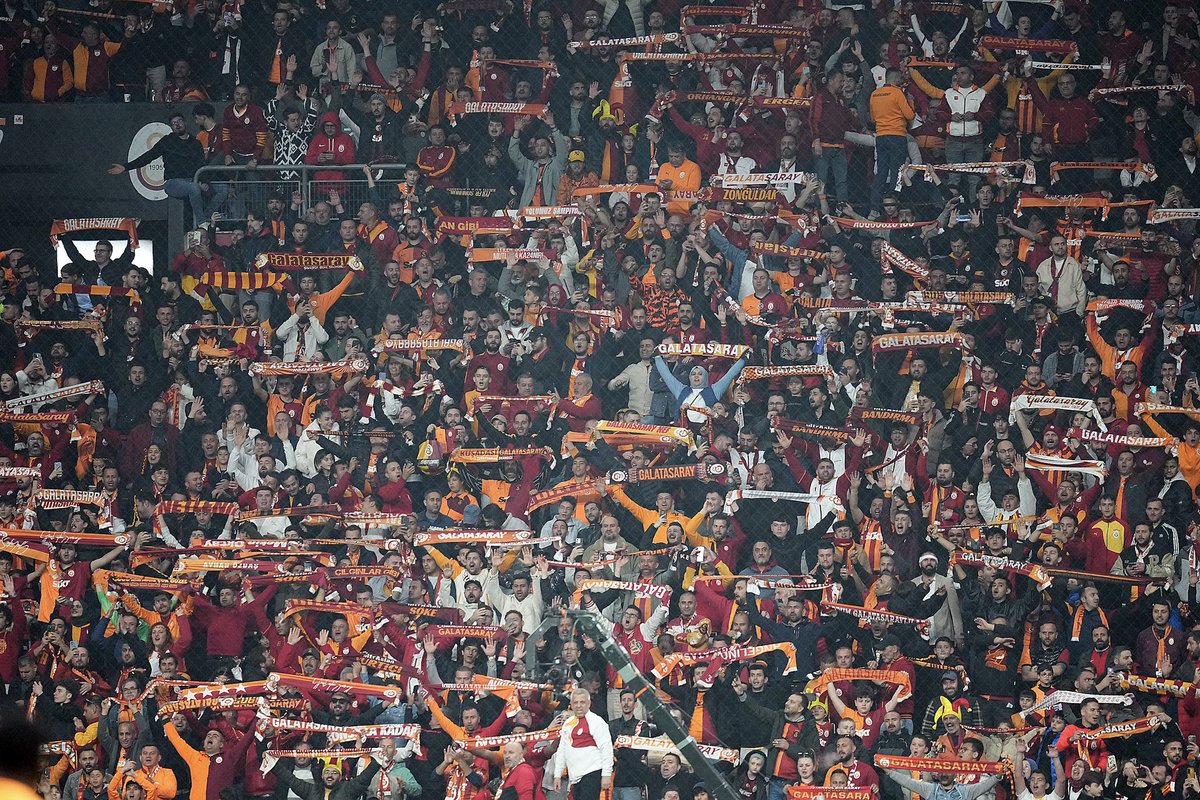 LTorreira34's tweet photo. Un paso más cerca de nuestros objetivos.
Unidos y fuertes! Ganamos un partido importante y demostramos que somos un equipo sólido.
La perseverancia paga! Estoy orgulloso del  equipo por el esfuerzo y la dedicación. 

Vamos Gala 💛❤️ https://t.co/nwKwCCD656