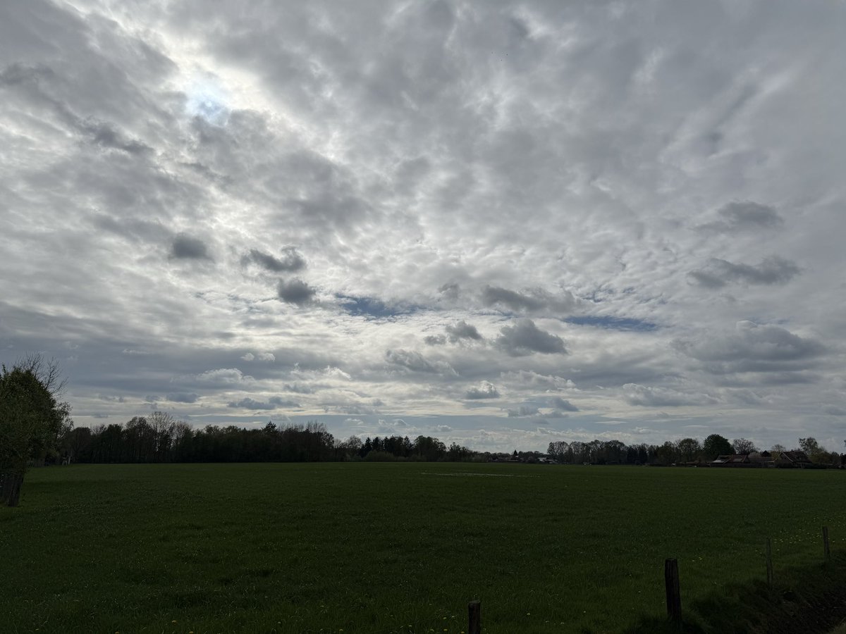 EaseandGrace's tweet image. Clouds, clouds, clouds for all Namjoon lovers under the same sky
#RM #prettyskiesforNamjoon #4oclock #V

A step, and another step
The dawn passes
And when that moon falls asleep
The blue shade that stayed with me

4 o’clock
youtu.be/AP03LF2Kae8?si…

youtu.be/CGfWpLK5E08?si…