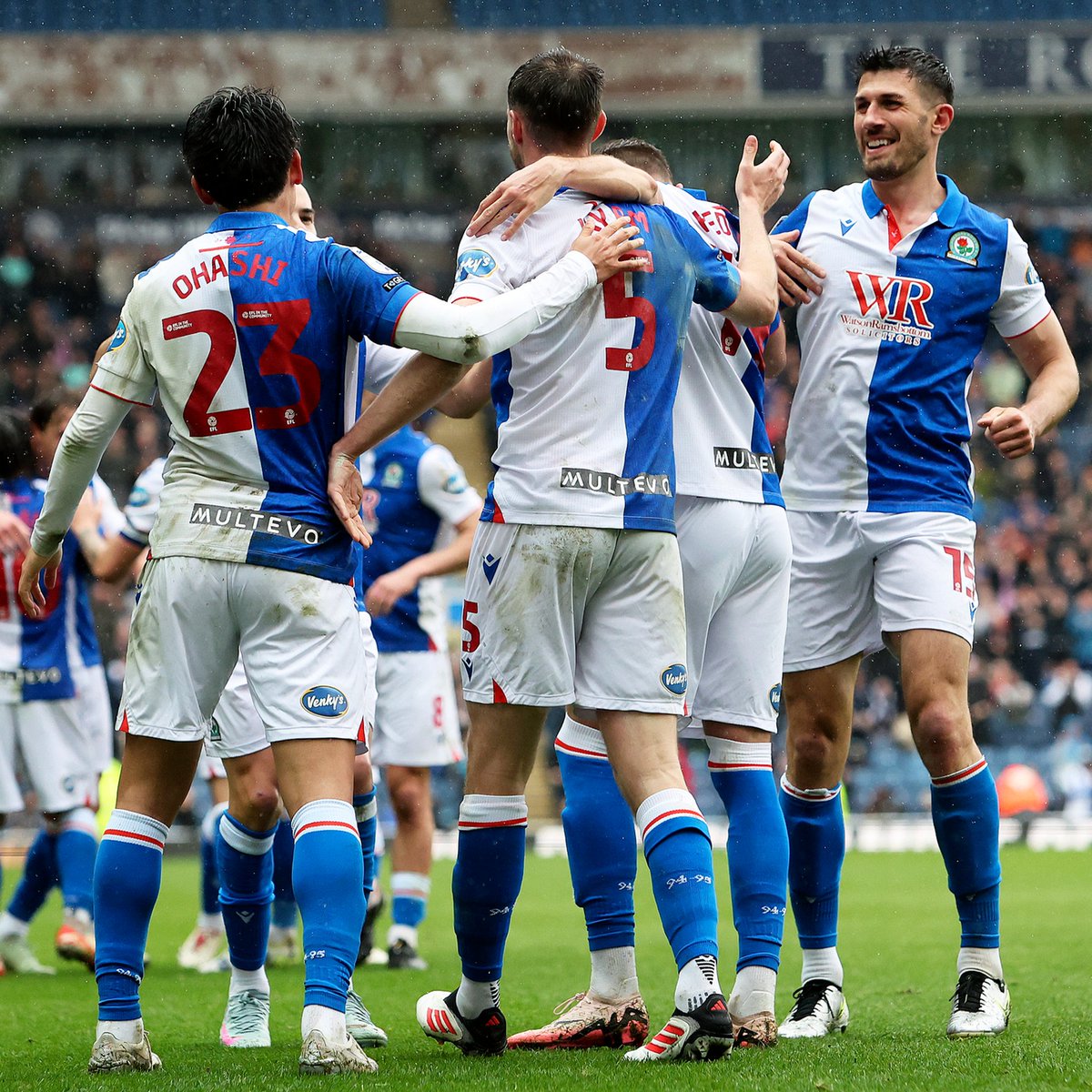 Rovers's tweet photo. The perfect start to Easter weekend! 🙌

Good night, #Rovers fans! 💙🤍 https://t.co/hwDcd2fZM7