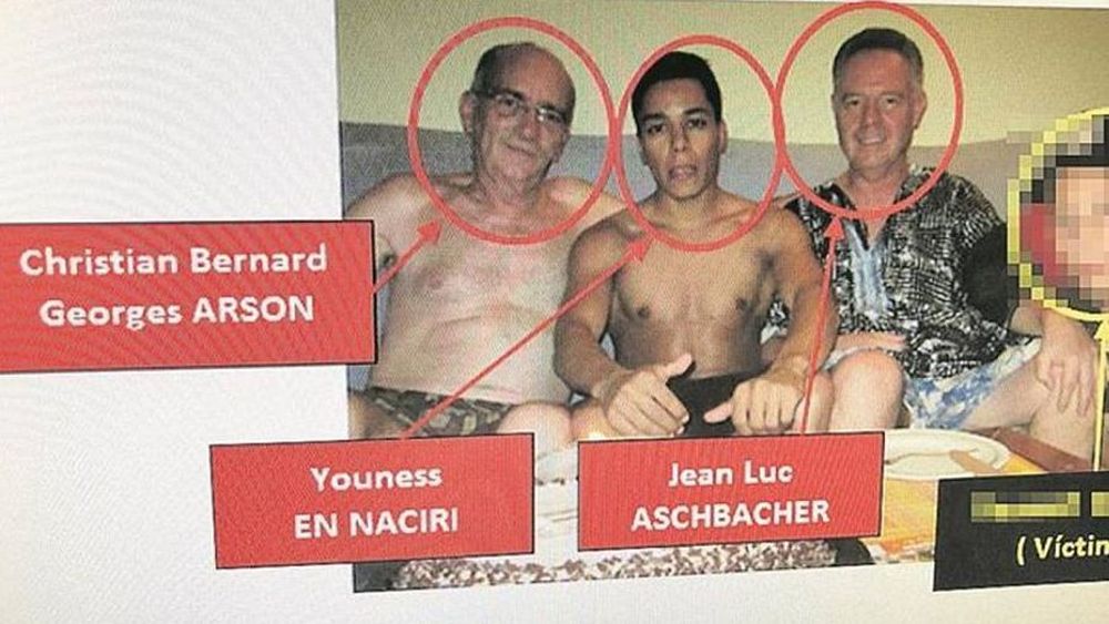 RobertoVaquero_'s tweet photo. Acaba de ser detenido en Turquía Youness en Naciri, un condenado en España por abusar sexualmente de más de cien niños. 

El detenido llevaba en busca y captura desde 2019 y está acusado de haber participado en una red de distribución de pornografía infantil que se aprovechaba de menores en situación de vulnerabilidad. Algunos de esos menores sufrieron dichos abusos en Tortosa (Tarragona). 

Otro "caso aislado".