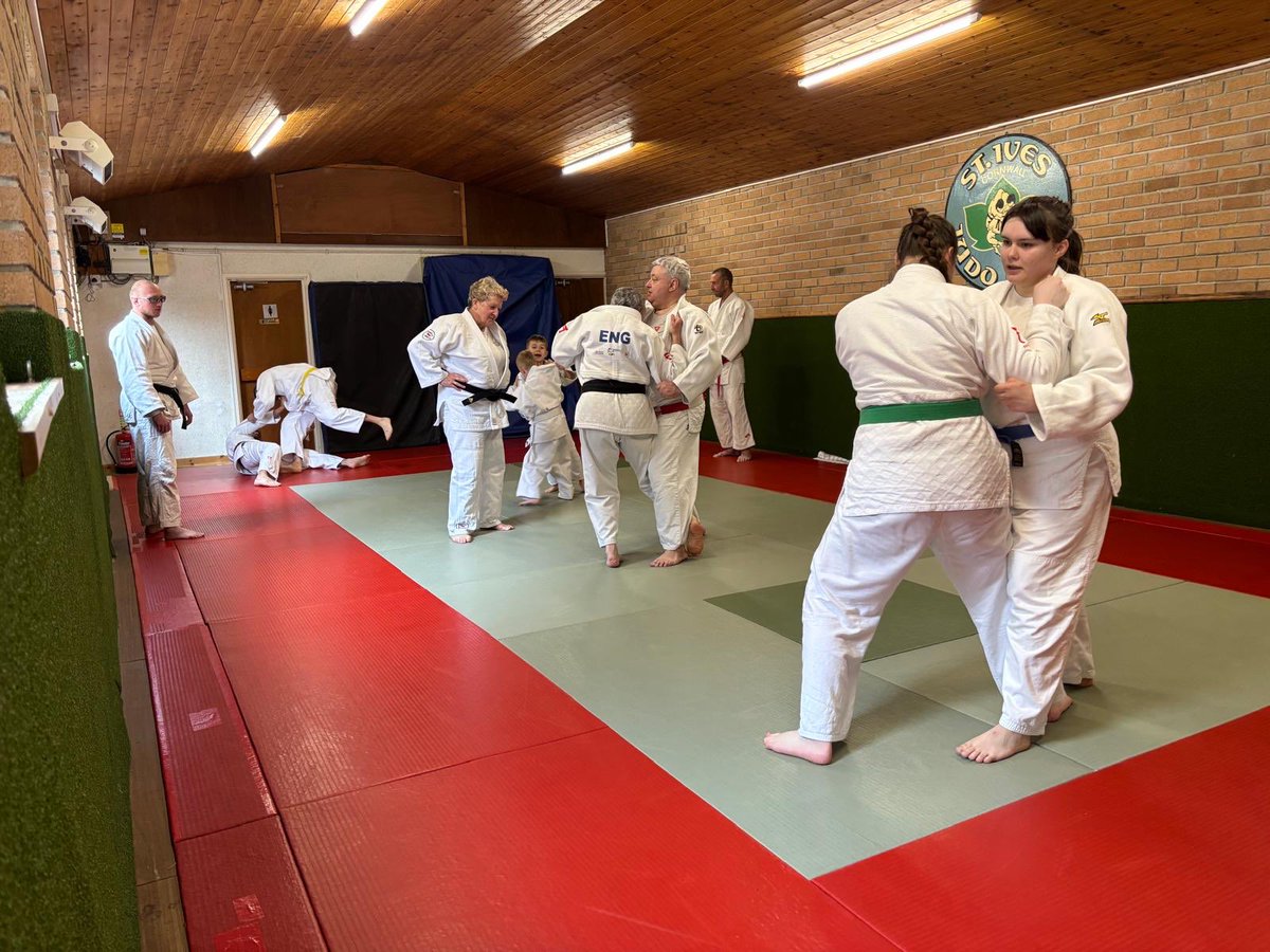 A change of contest skill and a different outfit
#StIvesJudoClub #teachingjudo