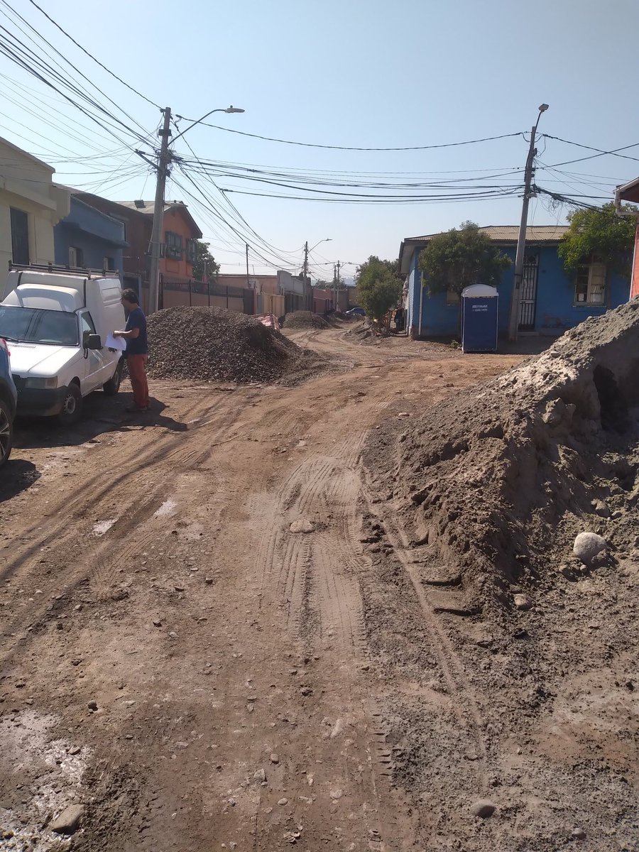 edgardkings's tweet photo. @Orrego Si, encerrados,  con una calle hecho mier... con trabajos detenidos hace mas de un mes.  Severino Casorzo - Barrio Típico Pza. Chacabuco en Independencia.   Ud. Sabe de que se trata, ¿ verdad?.  Entonces, ¿hasta cuando seguimos esperando?... https://t.co/3wsNYaYFNR