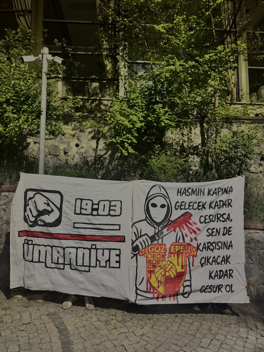 İstanbul iki yaka, yedi tepe,
Ananı s*keyim göztepe