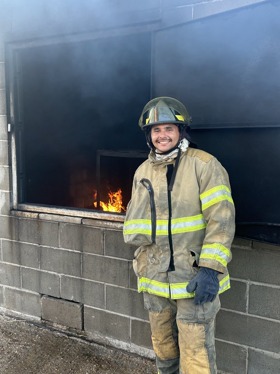 KingGambler18's tweet photo. Fighting Fire 🚒🔥 https://t.co/YkD7KoUGNx