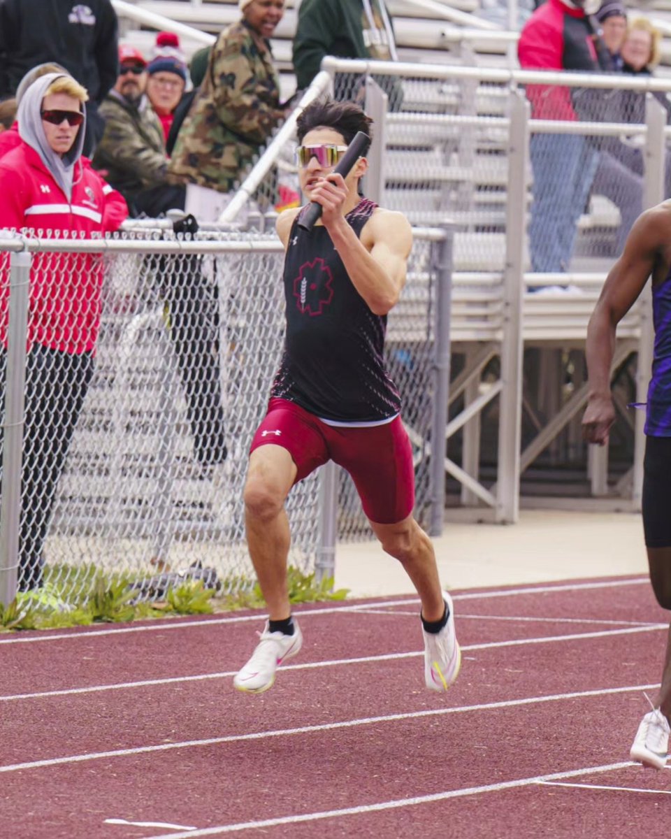 Commitment still 100% open, looking for a place to call home for the next two year!

60m-7.2
100m-11.19
200m-22.39
400m- 50.6
LJ- 20' 3"