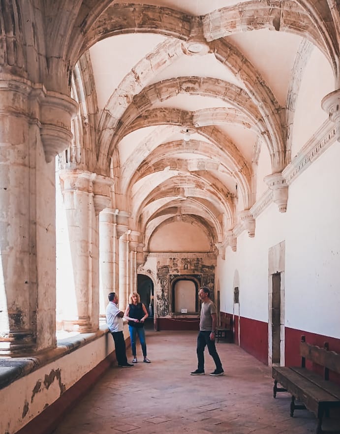 INAHmx's tweet photo. ✨ ¡El Ex Convento de Cuilapam de Guerrero, en Oaxaca, te espera esta #SemanaSantaINAH2025! ✨

Celebremos este Día Internacional de los Sitios y Monumentos visitando nuestros #LugaresINAH.

Consulta los horarios en: https://t.co/TtvelWqj3P https://t.co/YuoeCZqIf7