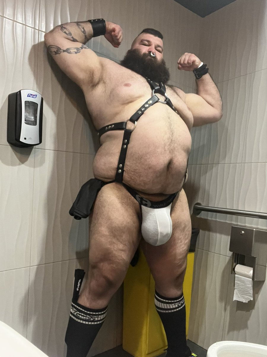 Commission from @cernohimbull(IG) and it came out amazing. Got to the leave the unicorn chasers wanting more heheh. 
#musclechub #gayunicorn #bara #burly #bulge #moist #wet