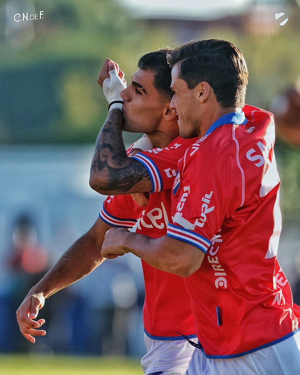 Nacional's tweet photo. ¡𝗚𝗔𝗔𝗔𝗔𝗔𝗔𝗡𝗢́ 𝗡𝗔𝗖𝗜𝗢𝗡𝗔𝗟! 🔵⚪️🔴

#Nacional 3️⃣ - 1️⃣ Miramar Misiones

⚽️ Nico López 
⚽️ Lucas Villalba 
⚽️ Gonzalo Petit

#JuegaNacional https://t.co/ivIAqm3uaF
