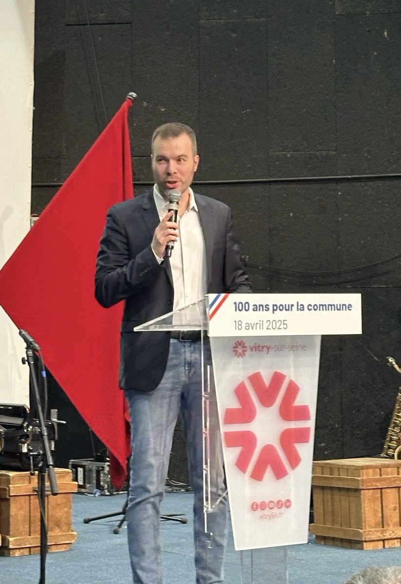 jokienzlen's tweet photo. Merci à Pierre Bell Lloch, maire de Vitry-sur-Seine, pour son invitation à parler au nom du @partisocialiste au banquet des 100 ans de communisme municipal. En commun : soutien au logement social, aide aux assos, droit aux vacances, démocratisation du sport et de la culture. ✊🏻🌷 https://t.co/b9yBzuAjlv