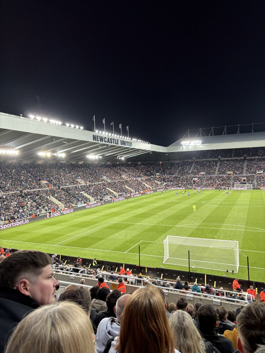 ashleystyles1's tweet photo. Went up to watch Newcastle vs palace Wednesday. So fucking good!!!! https://t.co/QwCjBNLgqb