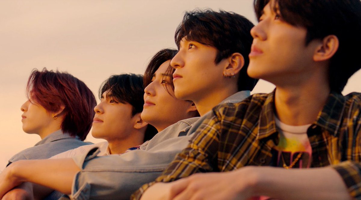 it has been four years since the release of one of the most vulnerable pieces of music you have ever made, my dear day6. i will always cherish it with my whole heart and i will never forget what you have given me for the last time as a five member group. 🧡
#DAY6 🍋 #Negentropy