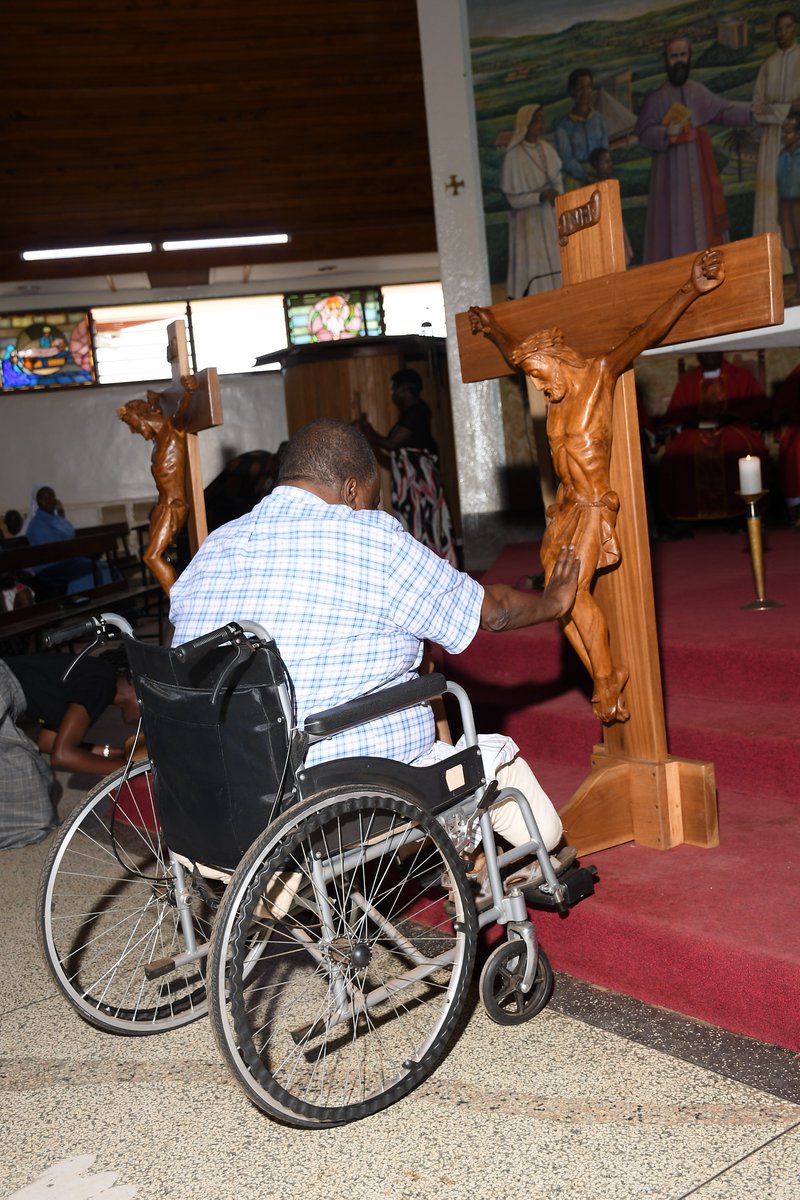 mbuyachurch's tweet photo. Picture Highlights | Veneration of the Cross ✝️
Yesterday at Mbuya Parish, we honored the Cross of our Salvation in deep reverence and prayer.
“Behold the wood of the Cross…” 🙏
#GoodFriday2025 #VenerationOfTheCross #HolyWeek #MbuyaParish #HeDiedForUs https://t.co/McBerFywIX