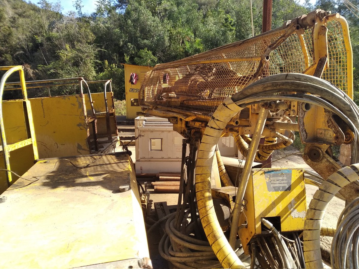 eiphhuebgpinv's tweet photo. Recorrido y chequeo del estado técnico de la perforadora Diamec en el túnes del Trasvase, por los especialistas de la UEBGP.
#HolguínSí #UEBGP https://t.co/6rKhM9M2uX