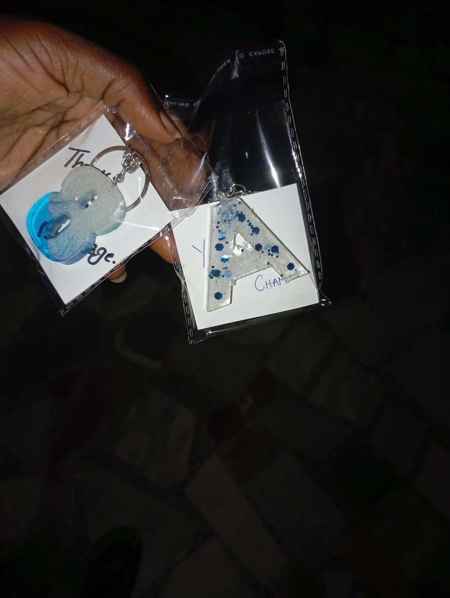 oluwaloba_P's tweet photo. Turn memories into keepsakes with these resin key holders. Take a piece of this journey everywhere you go.
Hand made with love ❤️
Send a DM to place an order
#souvenier
#souvenier_ideas
#gift_items https://t.co/E6AFAEc6Hu