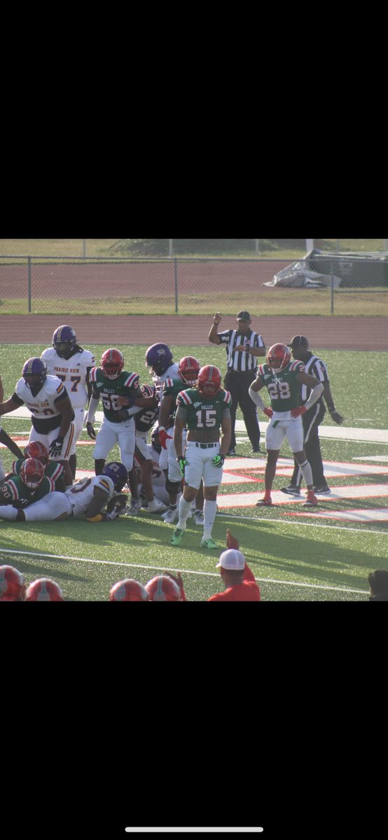 Jonavon1k's tweet photo. 6’4 255 LB. Grad Transfer. 1 - 2 years eligibility. D1 Game film and Juco Film. https://t.co/Sq3F9DMM6u