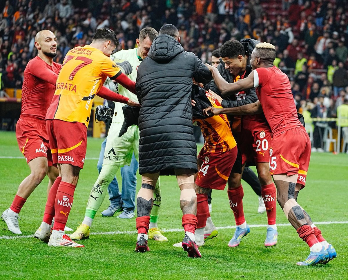 GalatasaraySK's tweet photo. 🦁 İyi geceler #Galatasaray ailesi! 🌃 https://t.co/YTrKoZStbD