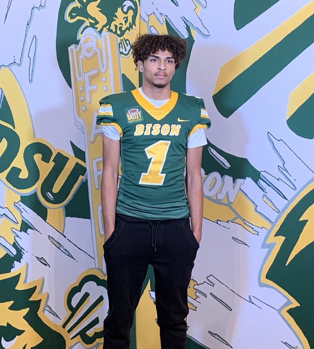 JonesJayden0's tweet photo. Thank you @CoachGrantOlson for inviting me out! Was a super eye opening experience and had a good time learning about the history of Ndsu! @CoachTimNDSU @CoachCrutchley @MisterLilly @MahtFB https://t.co/cV5PCn1e1R