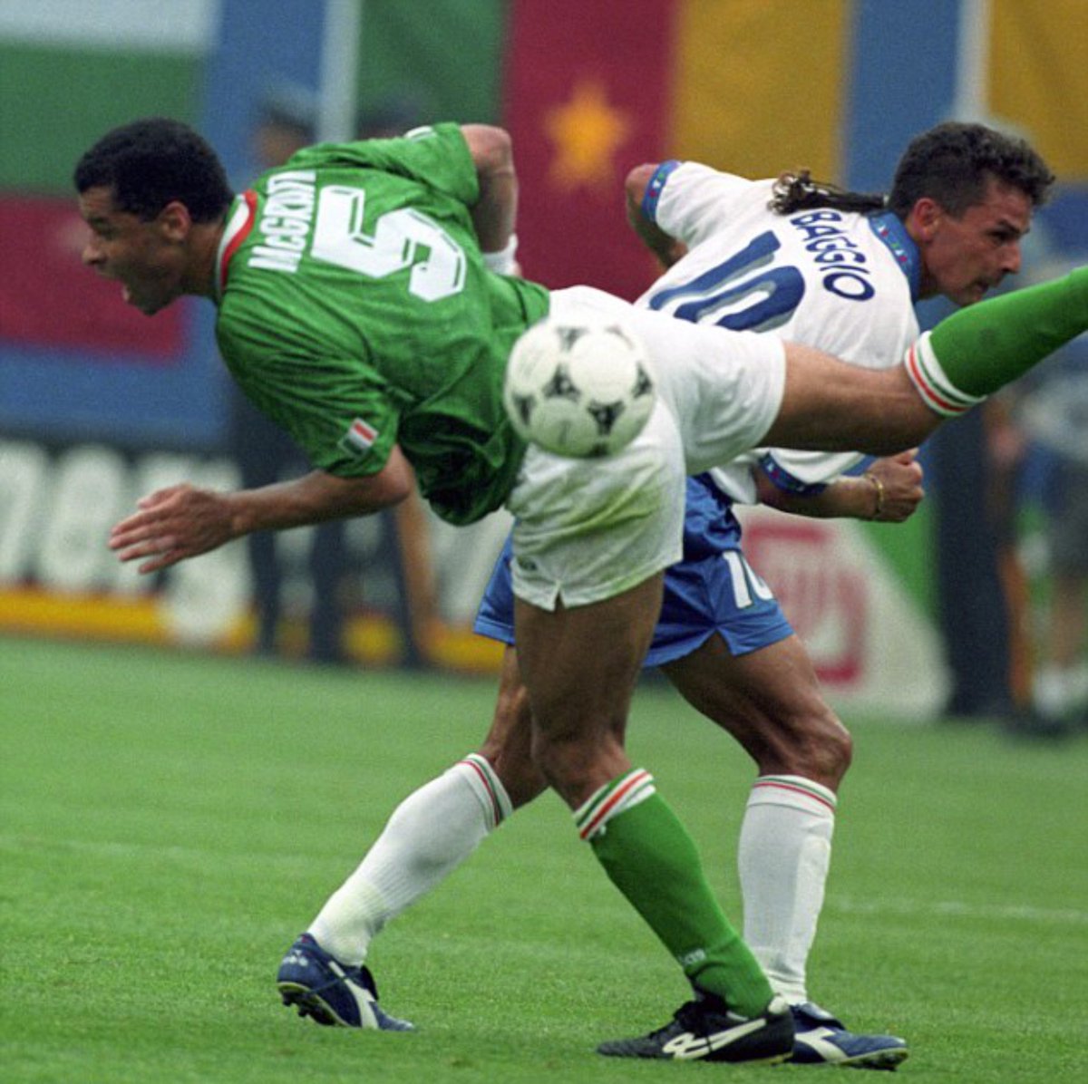 robchocs's tweet photo. The best defensive performance I’ve ever seen was Paul McGrath v Italy 1994.
Tonight, I’ve seen seen a performance that was up there with God. We win on Good Friday. Joe Rodon - take a bow, you legend. #lufc #JoeRodon hero tonight 🙌🏻 https://t.co/VdwbWcPUts