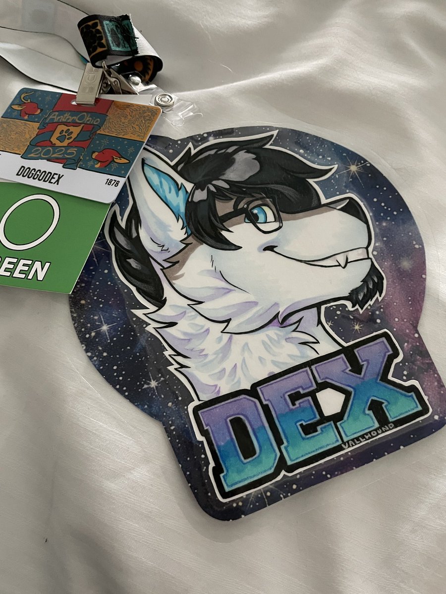 thedoggodex's tweet image. Special thanks to @Vallhound for this cute badge!!!