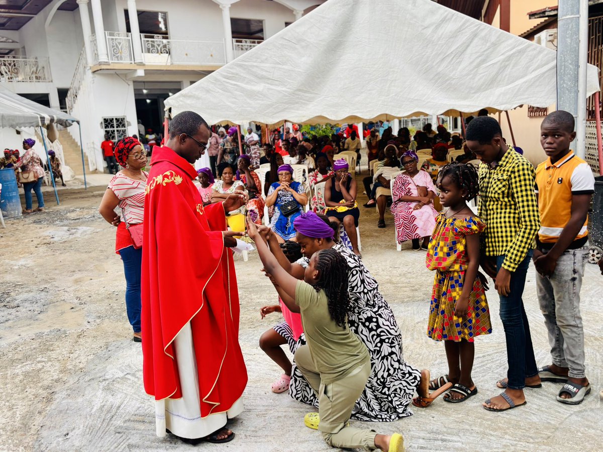 priscilNM's tweet image. #SemaineSainte 

Chers Amis,

Méditons nos actes et leurs conséquences. Nous sommes invités à être dans le #deuil. Car Dieu en Jésus est mort. Seigneur, accorde-nous de faire le bien et de t'aimer sincèrement. Aide-nous à #renoncer au mal. 

#PNM #LeMaîtreEnABesoin #VendrediSaint