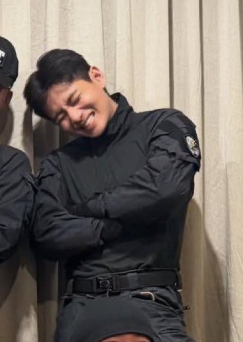 jhopesatoru's tweet image. Taehyungas, vamos abrir um tópico...