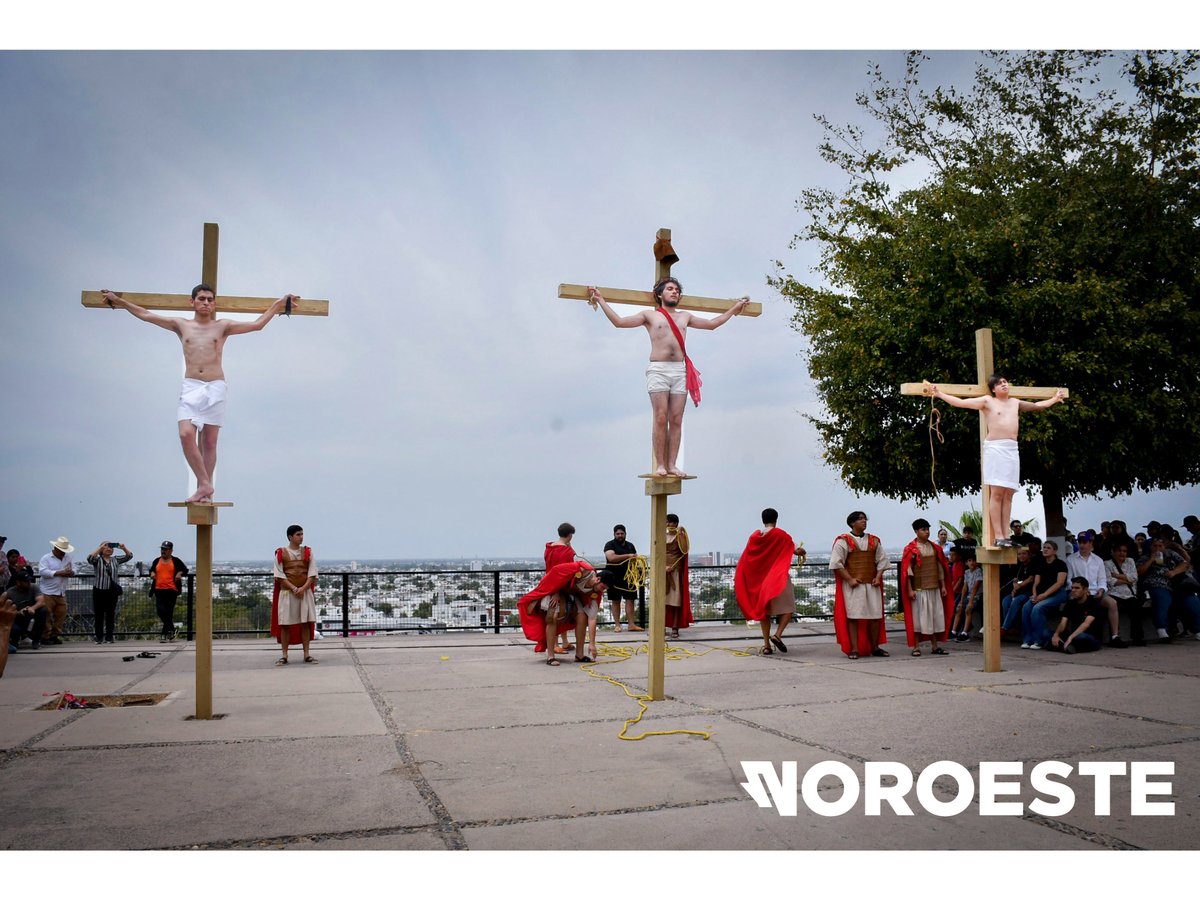 noroestemx's tweet image. La avenida Álvaro Obregón, en el Centro de #Culiacán, se convirtió en el escenario para representar la Pasión de Cristo en este #ViernesSanto, donde el #Viacrucis terminó en el templo de La Lomita
👉🏼 url.noroeste.com.mx/QgKqn
📸 : Analiz Hernández