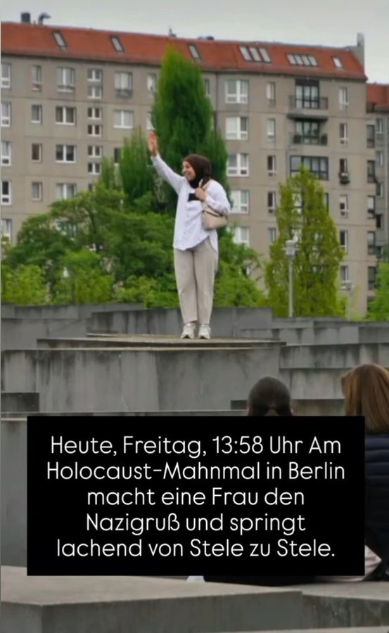 Als auf #Sylt ein paar beschwipste Jugendliche ein dummes Liedchen sangen, bebte die Republik bis zum Bundespräsidenten. Wenn eine Moslemfrau auf dem Stelenfeld des Holocaust-Mahnmals den Hitlergruß zeigt, schweigt das woke Paralleluniversum. #Kopftuch