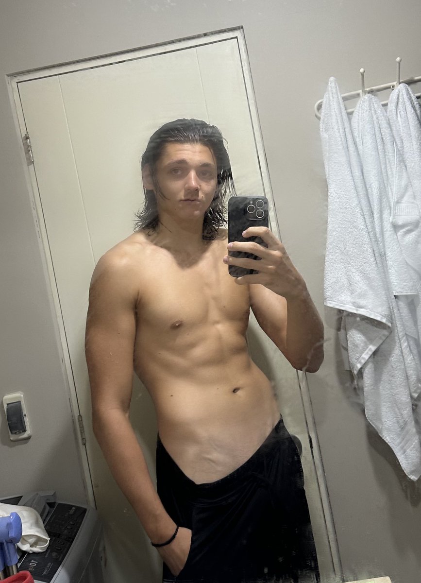 Steam’s rising, shorts are dropping…
Guess what’s getting hotter than my bathroom mirror?
You’re one click away from the full view {link in bio}
#OnlyFans #FitnessModel #BadBoyVibes #NSFW #SteamyMirror #TeaseTuesday #HotGuys #ShowerVibes #ThirstTrap #AthleticMen #BathroomSelfie
