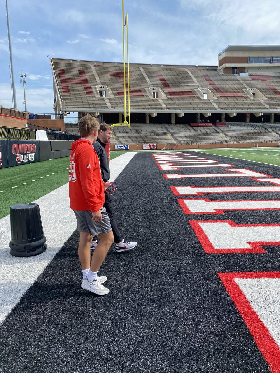 EliPietrowski23's tweet image. Had a great time visiting Western Kentucky today. Had a great tour and great conversation with @CoachOBrien_ Thanks for having me! @coachsalmons1 @RedhoundFball