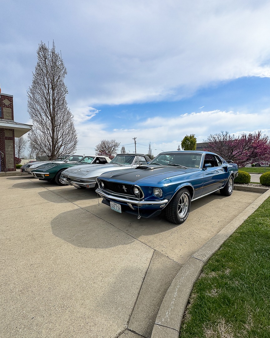FastLaneSTL's tweet image. Another week in the books! Most of our team is off for the weekend, but we are still open on Saturdays from 9 am to 5 pm. See you for a visit!

#PhotoDumpFriday #FridayFeelings #ClassicCars