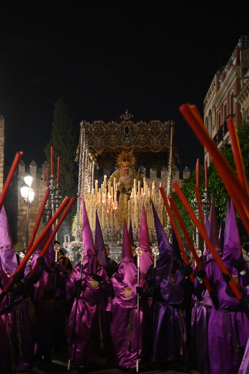 María Stma. de la O a su salida de la Plaza de la Inmaculada. 

📸 <a href="/belen76sevilla/">Belen Cañada</a>

#LaO25
#SSantaSevilla25