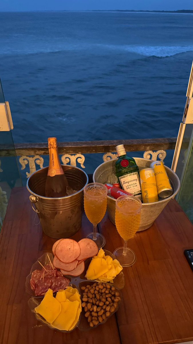 thiaguinhodaxj's tweet photo. - Maior Paz com a Gata 🍹🍾🔥🔥 https://t.co/GkXtpPIPkW