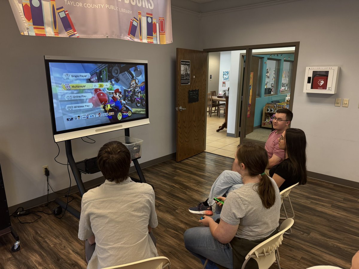 tchslib's tweet photo. as well as provided us with games, pizza, time to look around and checkout books (big fans of the teen room), &amp; information about teen programs. https://t.co/7Vd39iCMrb