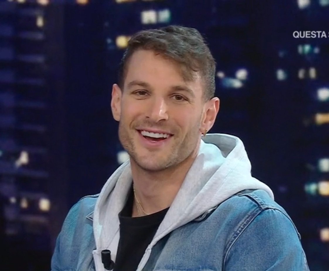 "So' tornato più figo"

<a href="/Alex_Djdigio/">Alex Di Giorgio</a>