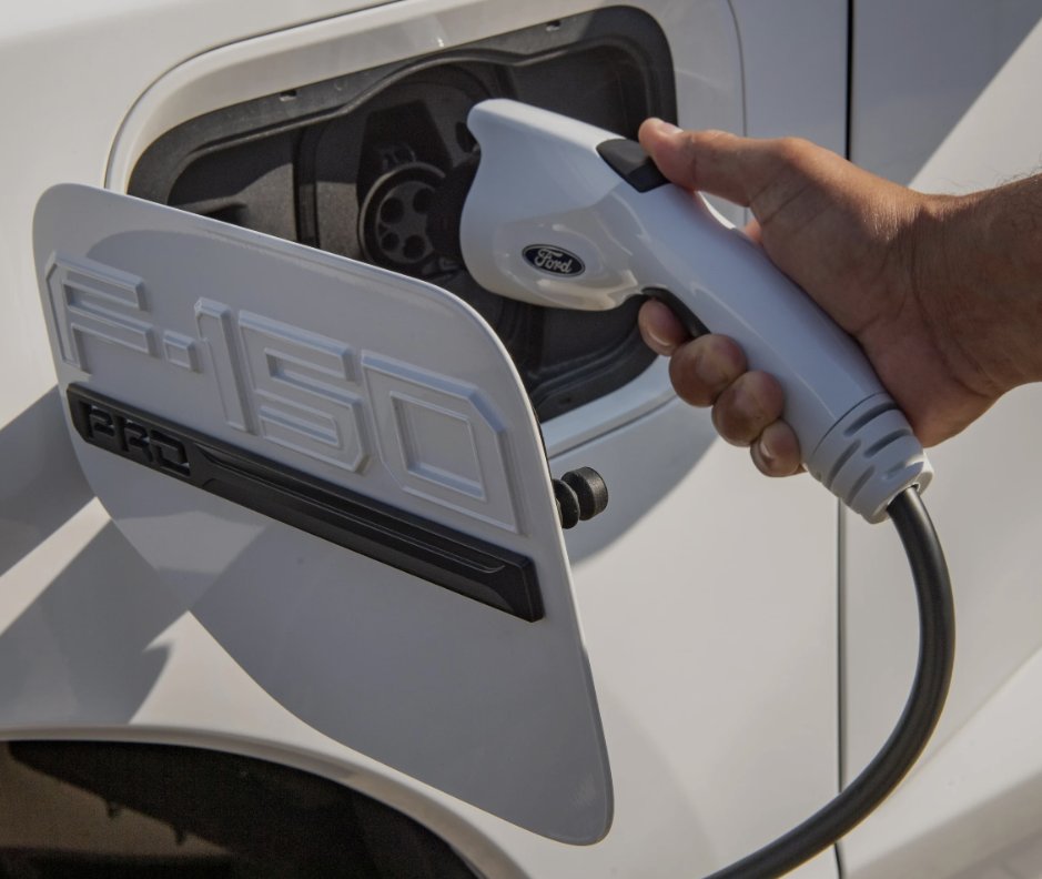 HemborgFord's tweet photo. Shaping the future of mobility! Ford’s new partnership focuses on delivering an electrification blueprint that will revolutionize EV adoption and clean energy across the Southeastern U.S.

⚡ Learn more: https://t.co/OcWeVQNnId https://t.co/kEczXLBDiX