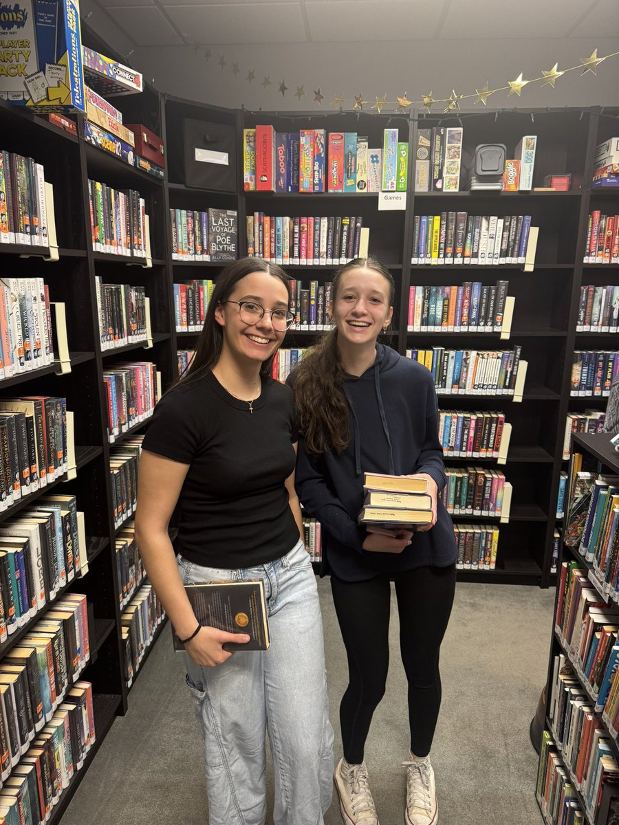 tchslib's tweet photo. Book Club won Battle of the Books today at @tcpublib!

Antonia prepared questions based on the Kentucky Bluegrass Awards 2024-25 List, which our book club members have read throughout the school year (cont.) https://t.co/mhCThNYvq1